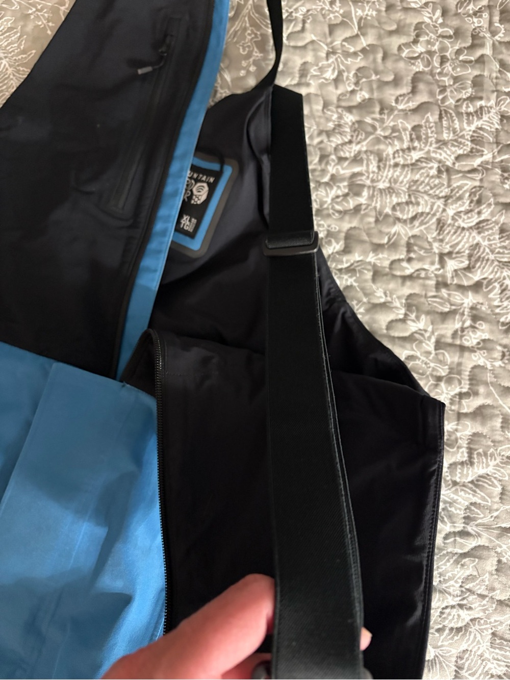 Mountain Hardwear Bright Blue Ski Bib with Black Logo - Picture 8 of 9